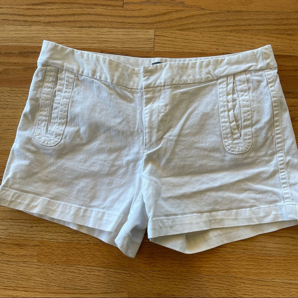 Gap size 8 white stretch shorts